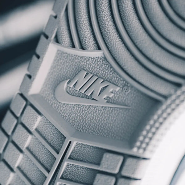 Air Jordan 1 Mid Light Smoke Grey Nike