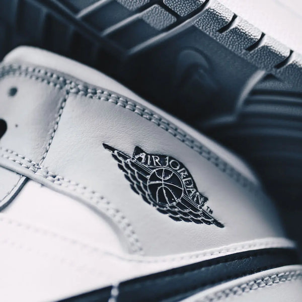 Air Jordan 1 Mid Light Smoke Grey Nike