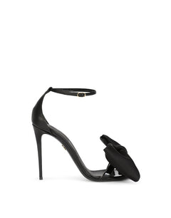 PATENT LEATHER SANDALS WITH SATIN BOW
