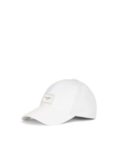 BASEBALL CAP WITH BRANDED PLATE