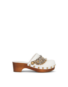 RAFFIA CLOGS WITH BEJEWELED CHAIN
