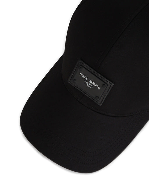 BASEBALL CAP WITH BRANDED PLATE