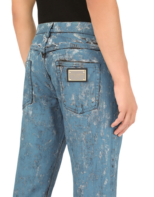LOOSE BLUE JEANS WITH MARBLED PRINT