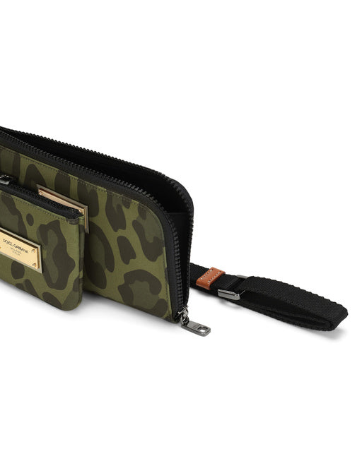 NYLON MULTI-PURPOSE KIT WITH LEOPARD PRINT AGAINST A GREEN BACKGROUND AND BRANDED PLATE