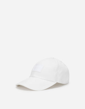 BASEBALL CAP WITH BRANDED TAG