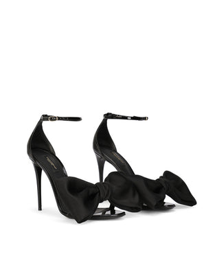 PATENT LEATHER SANDALS WITH SATIN BOW
