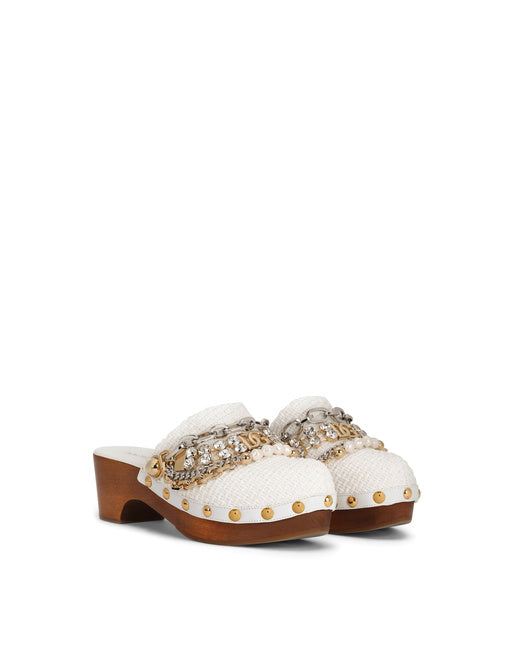 RAFFIA CLOGS WITH BEJEWELED CHAIN