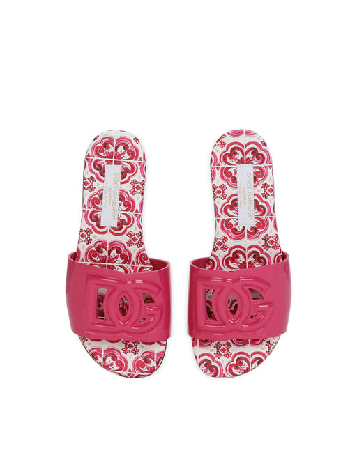 PATENT LEATHER SLIDES WITH DG LOGO