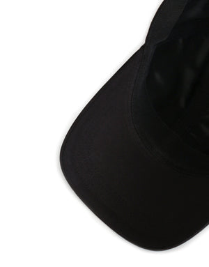 BASEBALL CAP WITH BRANDED PLATE