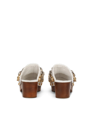 RAFFIA CLOGS WITH BEJEWELED CHAIN