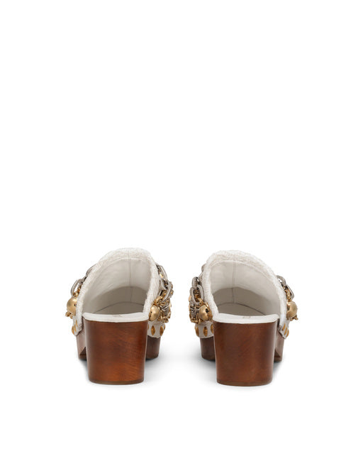 RAFFIA CLOGS WITH BEJEWELED CHAIN