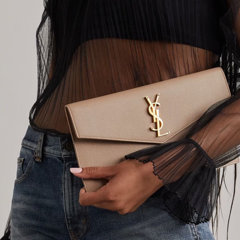 Pochette Uptown Grain de Poudre Embossed Leather