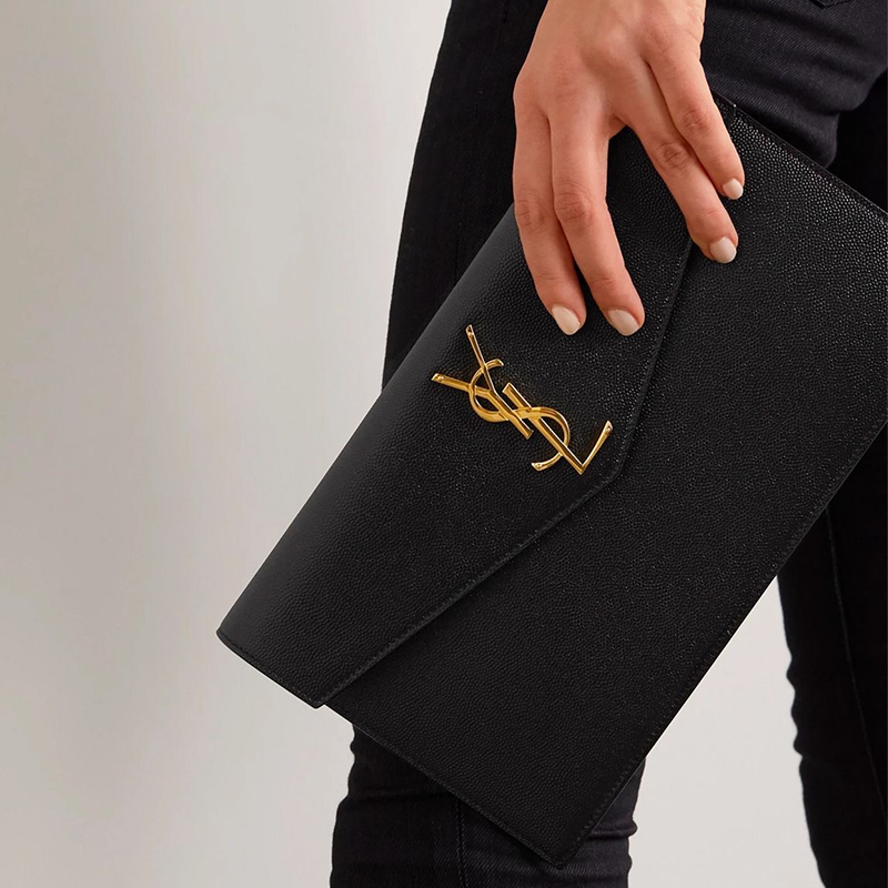 Pochette Uptown Grain de Poudre Embossed Leather