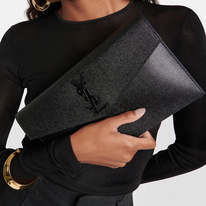 Pochette Uptown Grain de Poudre Embossed Leather